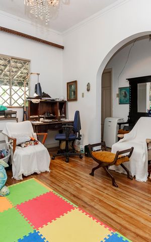 Casa à venda com 950m², 3 quartos e 3 vagas Casa à venda com 950m², 3 quartos e 3 vagasSala