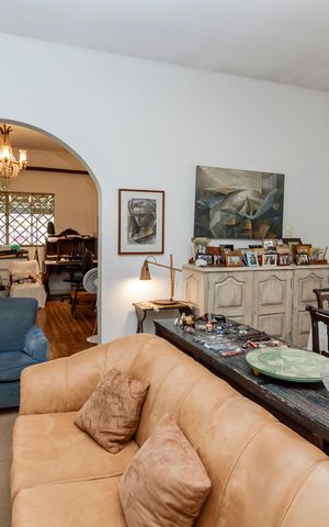 Casa à venda com 950m², 3 quartos e 3 vagas Casa à venda com 950m², 3 quartos e 3 vagasSala
