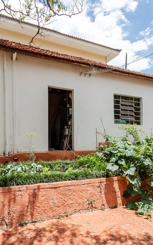 Casa à venda com 950m², 3 quartos e 3 vagas Casa à venda com 950m², 3 quartos e 3 vagasQuintal