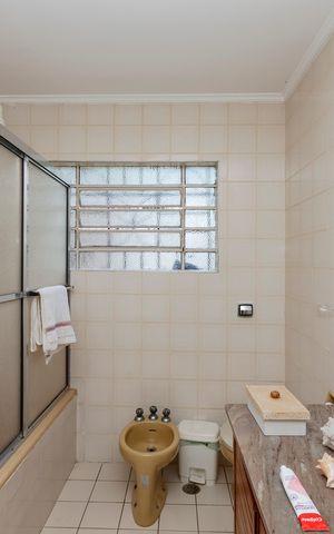 Casa à venda com 950m², 3 quartos e 3 vagas Casa à venda com 950m², 3 quartos e 3 vagasBanheiro