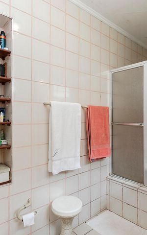 Casa à venda com 950m², 3 quartos e 3 vagas Casa à venda com 950m², 3 quartos e 3 vagasBanheiro da Suíte