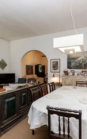 Casa à venda com 950m², 3 quartos e 3 vagas Casa à venda com 950m², 3 quartos e 3 vagasSala