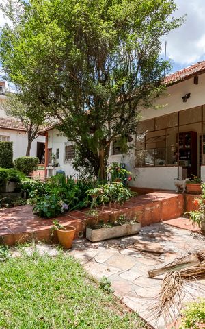 Casa à venda com 950m², 3 quartos e 3 vagas Casa à venda com 950m², 3 quartos e 3 vagasQuintal