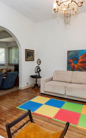 Casa à venda com 950m², 3 quartos e 3 vagas Casa à venda com 950m², 3 quartos e 3 vagasSala