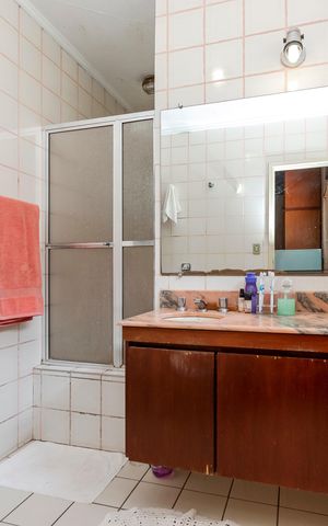 Casa à venda com 950m², 3 quartos e 3 vagas Casa à venda com 950m², 3 quartos e 3 vagasBanheiro da Suíte