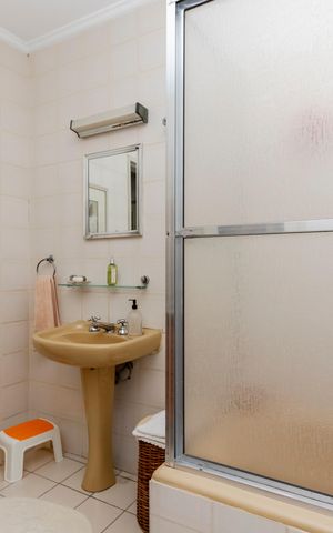 Casa à venda com 950m², 3 quartos e 3 vagas Casa à venda com 950m², 3 quartos e 3 vagasBanheiro