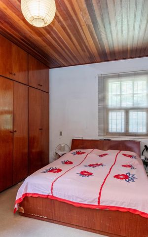 Casa à venda com 950m², 3 quartos e 3 vagas Casa à venda com 950m², 3 quartos e 3 vagasSuíte
