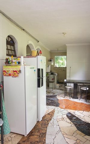 Casa à venda com 1260m², 4 quartos e 4 vagas Casa à venda com 1260m², 4 quartos e 4 vagasCozinha e Área de Serviço