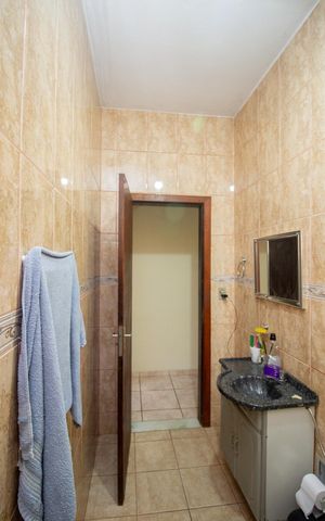Casa à venda com 1260m², 4 quartos e 4 vagas Casa à venda com 1260m², 4 quartos e 4 vagasBanheiro Social