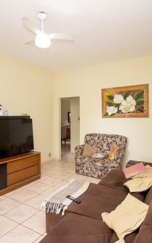 Casa à venda com 1260m², 4 quartos e 4 vagas Casa à venda com 1260m², 4 quartos e 4 vagasSala
