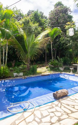 Casa à venda com 1260m², 4 quartos e 4 vagas Casa à venda com 1260m², 4 quartos e 4 vagasPiscina