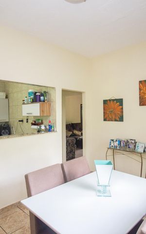 Casa à venda com 1260m², 4 quartos e 4 vagas Casa à venda com 1260m², 4 quartos e 4 vagasCopa