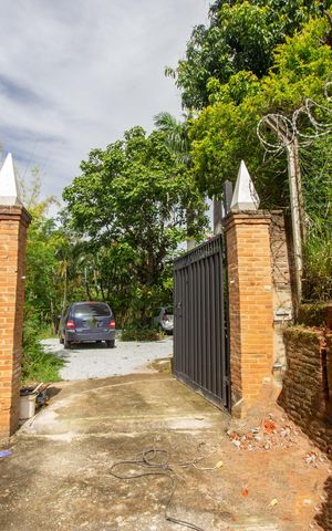 Casa à venda com 1260m², 4 quartos e 4 vagas Casa à venda com 1260m², 4 quartos e 4 vagasFachada