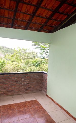 Casa à venda com 1260m², 4 quartos e 4 vagas Casa à venda com 1260m², 4 quartos e 4 vagasVaranda