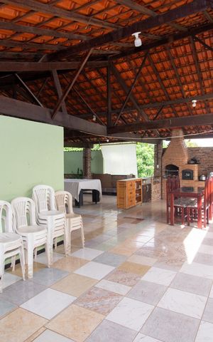 Casa à venda com 1260m², 4 quartos e 4 vagas Casa à venda com 1260m², 4 quartos e 4 vagasTerraço