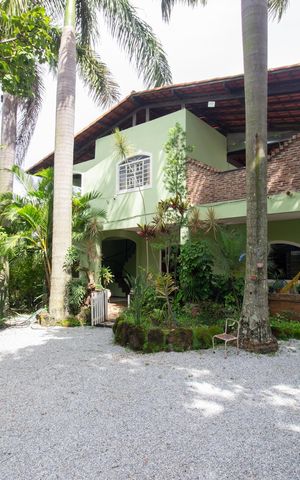 Casa à venda com 1260m², 4 quartos e 4 vagas Casa à venda com 1260m², 4 quartos e 4 vagasGaragem