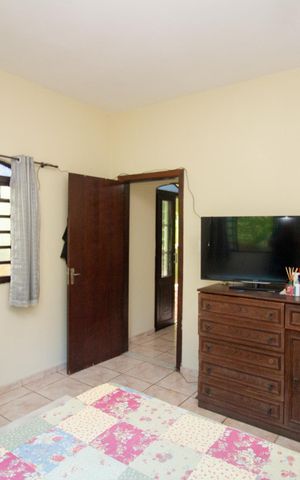 Casa à venda com 1260m², 4 quartos e 4 vagas Casa à venda com 1260m², 4 quartos e 4 vagasQuarto Suíte