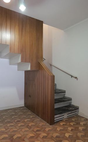 Casa à venda com 169m², 3 quartos e 2 vagas Casa à venda com 169m², 3 quartos e 2 vagasSala