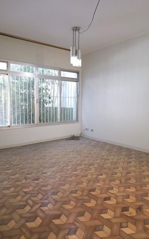 Casa à venda com 169m², 3 quartos e 2 vagas Casa à venda com 169m², 3 quartos e 2 vagasSala