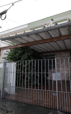 Casa à venda com 169m², 3 quartos e 2 vagas Casa à venda com 169m², 3 quartos e 2 vagasFachada