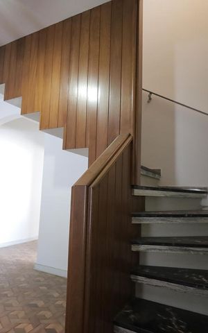 Casa à venda com 169m², 3 quartos e 2 vagas Casa à venda com 169m², 3 quartos e 2 vagasSala