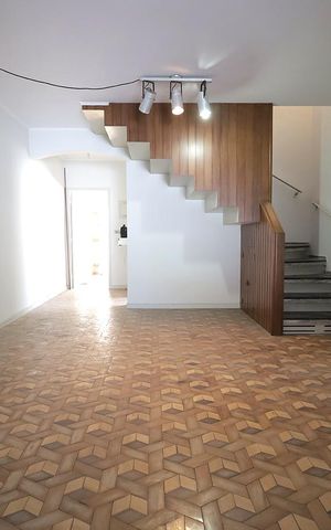 Casa à venda com 169m², 3 quartos e 2 vagas Casa à venda com 169m², 3 quartos e 2 vagasSala