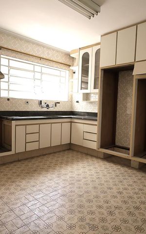 Casa à venda com 169m², 3 quartos e 2 vagas Casa à venda com 169m², 3 quartos e 2 vagasCozinha