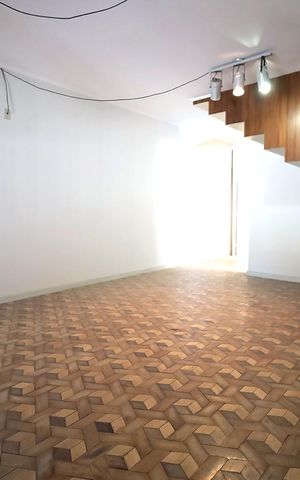Casa à venda com 169m², 3 quartos e 2 vagas Casa à venda com 169m², 3 quartos e 2 vagasSala