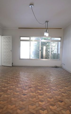 Casa à venda com 169m², 3 quartos e 2 vagas Casa à venda com 169m², 3 quartos e 2 vagasSala
