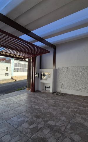 Casa à venda com 169m², 3 quartos e 2 vagas Casa à venda com 169m², 3 quartos e 2 vagasGaragem