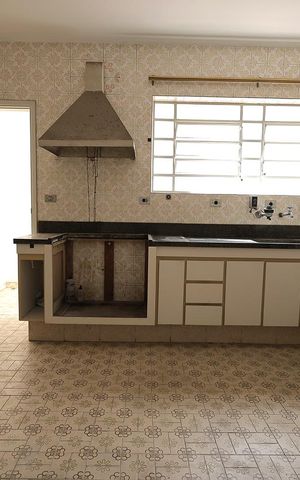 Casa à venda com 169m², 3 quartos e 2 vagas Casa à venda com 169m², 3 quartos e 2 vagasCozinha