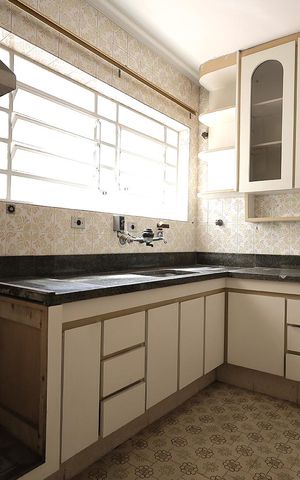 Casa à venda com 169m², 3 quartos e 2 vagas Casa à venda com 169m², 3 quartos e 2 vagasCozinha