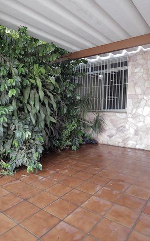Casa à venda com 169m², 3 quartos e 2 vagas Casa à venda com 169m², 3 quartos e 2 vagasGaragem