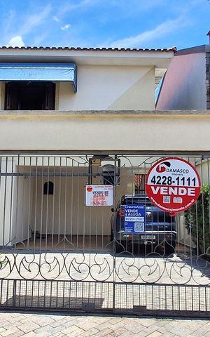 Casa para alugar com 300m², 4 quartos e 4 vagas Casa para alugar com 300m², 4 quartos e 4 vagasFachada