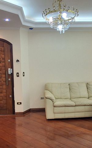 Casa para alugar com 300m², 4 quartos e 4 vagas Casa para alugar com 300m², 4 quartos e 4 vagasSala