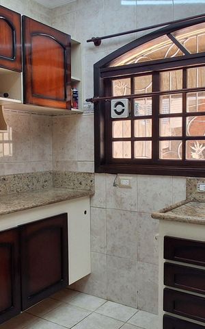 Casa para alugar com 300m², 4 quartos e 4 vagas Casa para alugar com 300m², 4 quartos e 4 vagasCozinha