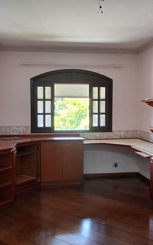 Casa para alugar com 300m², 4 quartos e 4 vagas Casa para alugar com 300m², 4 quartos e 4 vagasSuíte 2