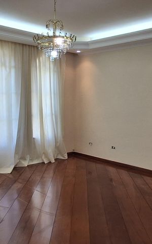 Casa para alugar com 300m², 4 quartos e 4 vagas Casa para alugar com 300m², 4 quartos e 4 vagasSala