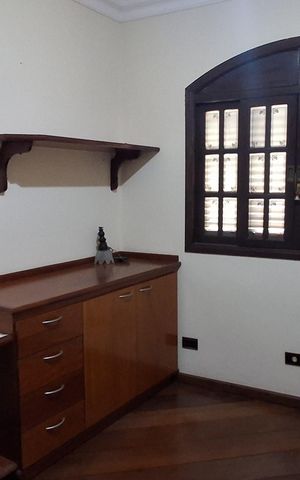 Casa para alugar com 300m², 4 quartos e 4 vagas Casa para alugar com 300m², 4 quartos e 4 vagasQuarto