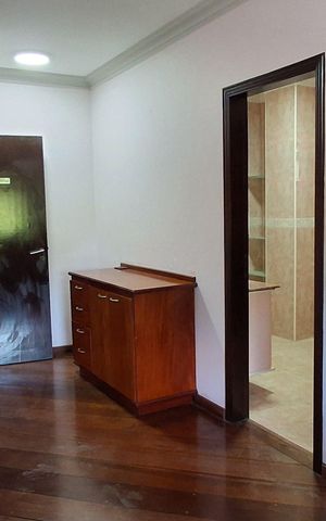 Casa para alugar com 300m², 4 quartos e 4 vagas Casa para alugar com 300m², 4 quartos e 4 vagasSuíte 2