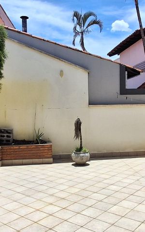 Casa para alugar com 300m², 4 quartos e 4 vagas Casa para alugar com 300m², 4 quartos e 4 vagasQuintal