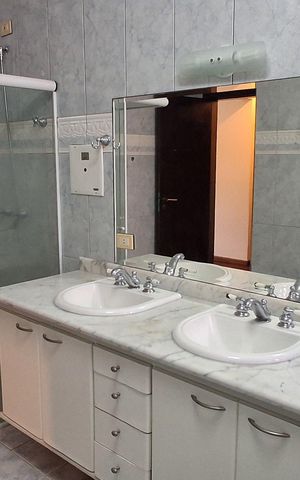 Casa para alugar com 300m², 4 quartos e 4 vagas Casa para alugar com 300m², 4 quartos e 4 vagasBanheiro Suíte 3
