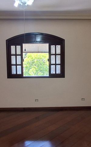 Casa para alugar com 300m², 4 quartos e 4 vagas Casa para alugar com 300m², 4 quartos e 4 vagasSuíte 3