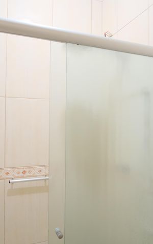 Casa de condomínio à venda com 114m², 2 quartos e 2 vagasBanheiro da Suíte 2