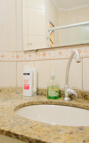 Casa de condomínio à venda com 114m², 2 quartos e 2 vagasBanheiro da Suíte 1
