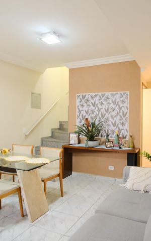 Casa de condomínio à venda com 114m², 2 quartos e 2 vagasSala