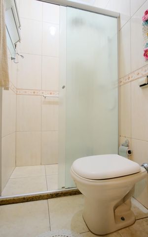 Casa de condomínio à venda com 114m², 2 quartos e 2 vagasBanheiro da Suíte 2