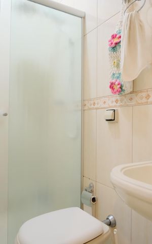 Casa de condomínio à venda com 114m², 2 quartos e 2 vagasBanheiro da Suíte 2