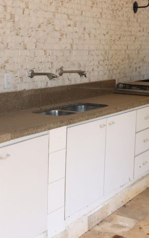 Casa de condomínio para alugar com 400m², 5 quartos e 4 vagasEdicula