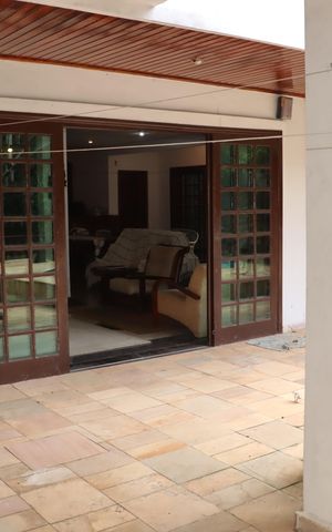 Casa de condomínio para alugar com 400m², 5 quartos e 4 vagasEdicula
